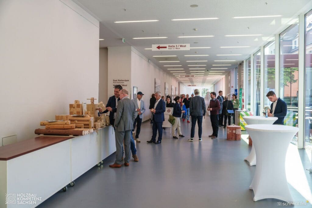 4. Sächsischer Holzbautag: Programm steht fest, Anmeldung für Teilnehmende ist geöffnet 2 Holzbau Kompetenz Sachsen GmbH – 68c80b90b1bb80ec4462d297