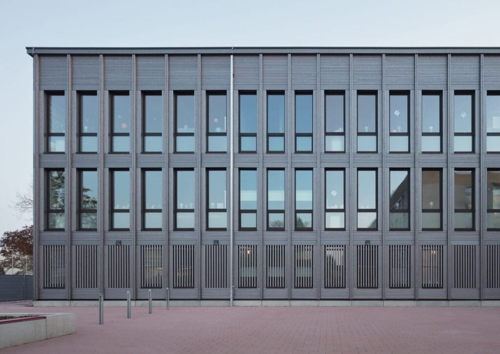 Holzbau Kompetenz Sachsen GmbH &ndash; Schule Schilfweg Till Schuster scaled 1