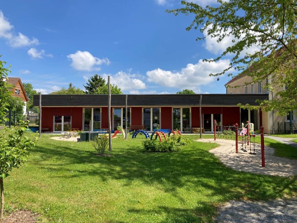 Holzbau Kompetenz Sachsen GmbH &ndash; dd1 architekten o.98 Bild 01 aussenansicht